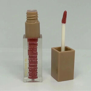 Hello Kiss - Moisturizing and Plumping Ultra Glossy Lip Gloss in Color Petal